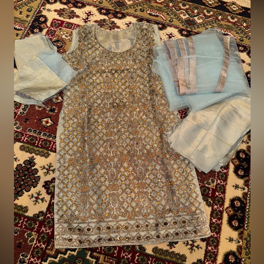 Women’s brand new Indian desi Pakistani outfit size medium 3pc mint color - Picture 1 of 2